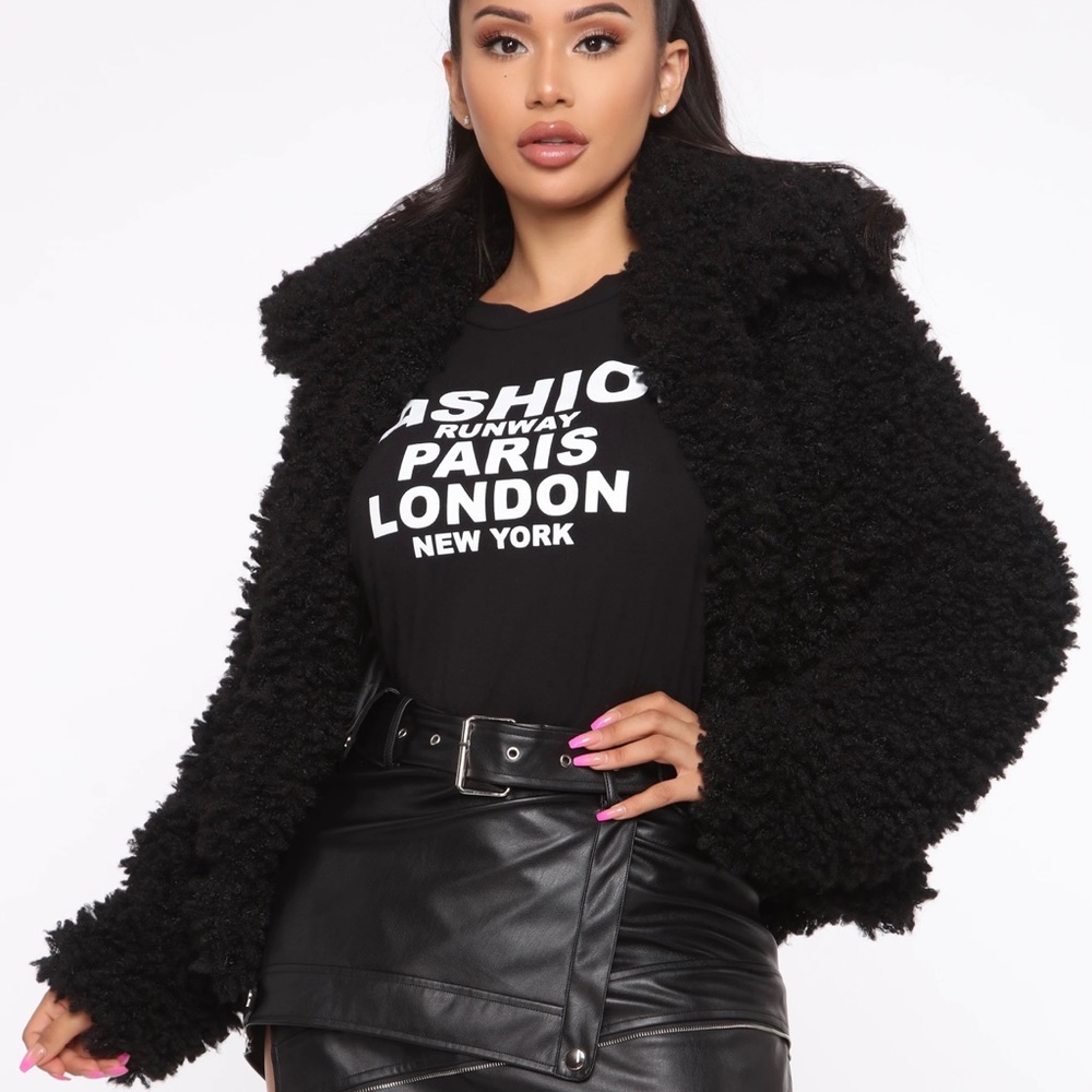 🖤🐝 ALL ABOUT ME! Fuzzy jacket 🖤🐝